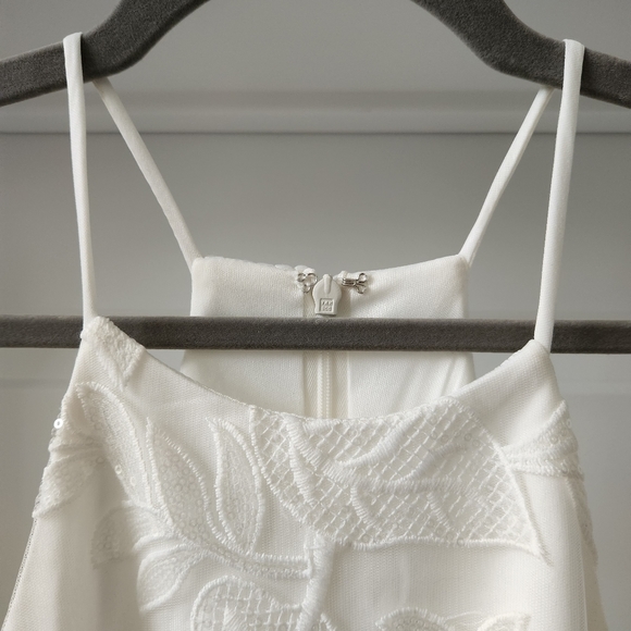 David's Bridal DB Studio Sequin Leaf Sheath Wedding Dress Soft White Size 8 - Picture 7 of 16